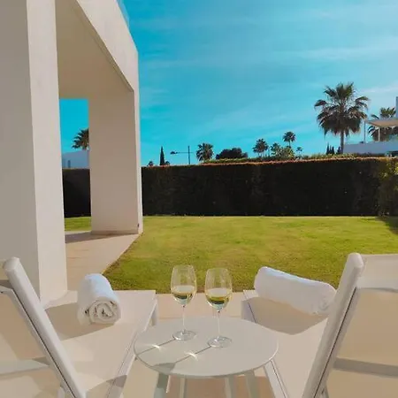 Luxury Golf & Private Garden Apartamento Estepona